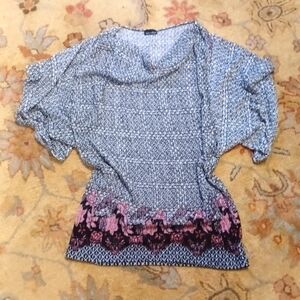 🙋Zenobia S M-L blouse, stretchy, full ruching thruout blouse with floral design